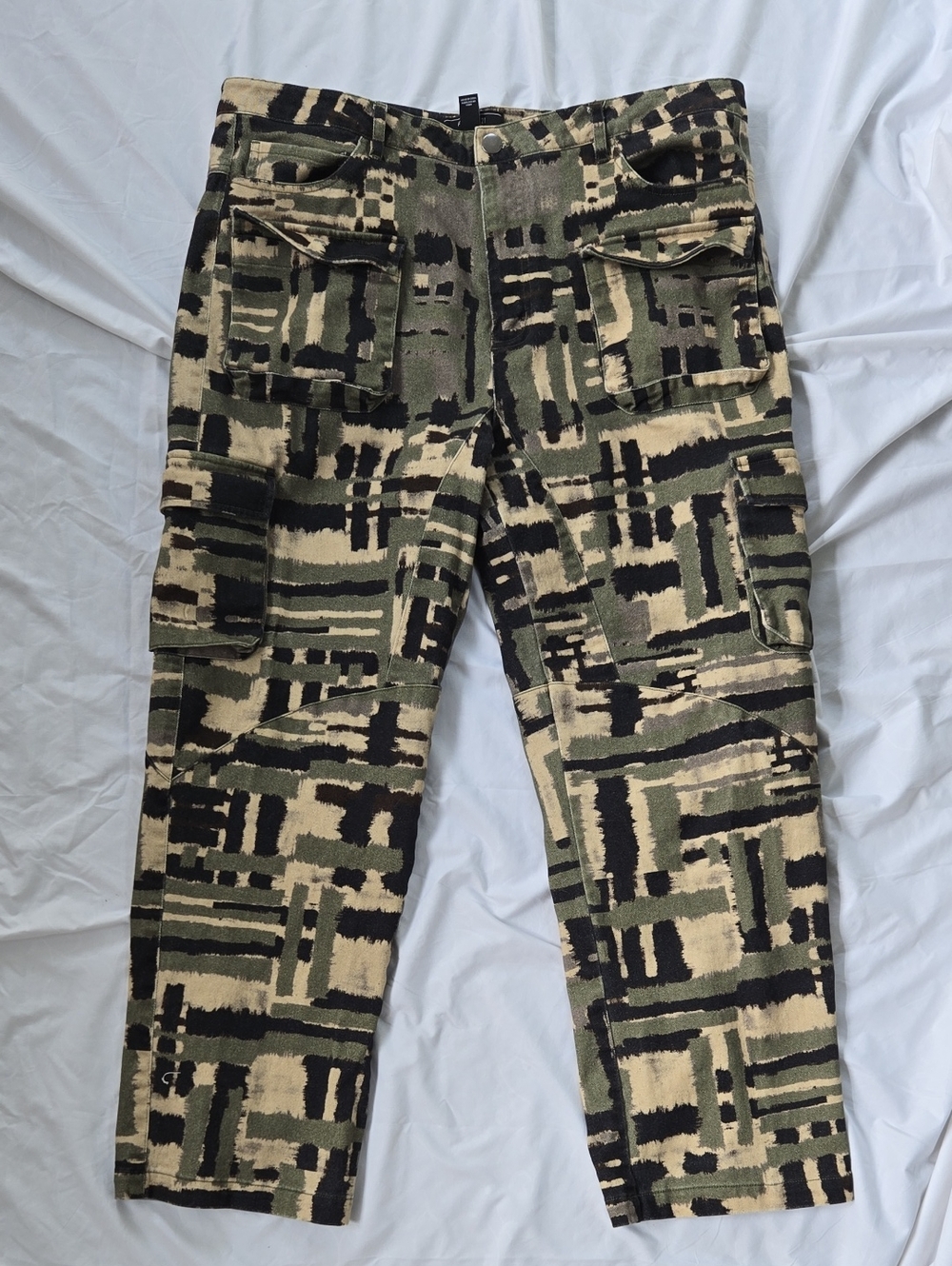Men's Unique Pattern Camo Cargo Style Pants 8 Pockets Very Stylish Forever 21